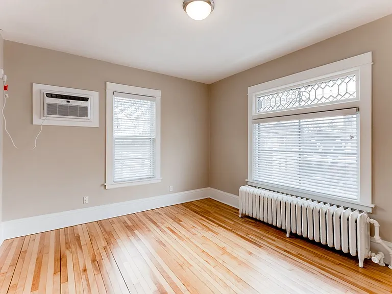 273 W Sturgis St — Photo 5