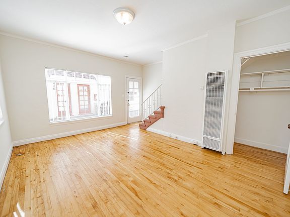 3rd image of 2867 Macarthur Blvd #1