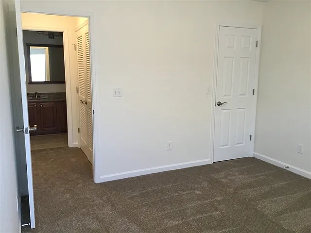 385 Bostwick Cir — Photo 14