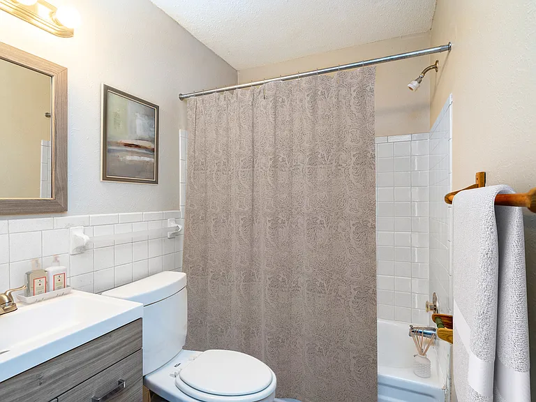 Toledo_1Bedroom_Bathroom