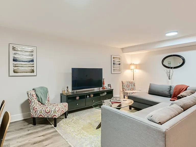 1351 W Balmoral Ave #G — Photo 2