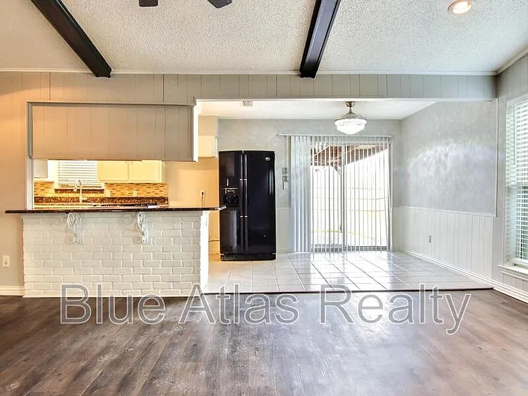 2935 Potomac Ave — Photo 4