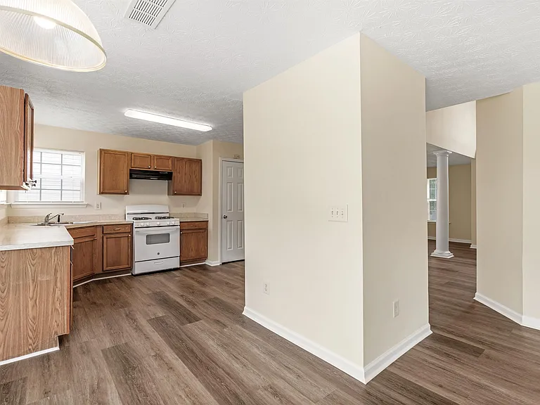 310 Sarasota Ln — Photo 14