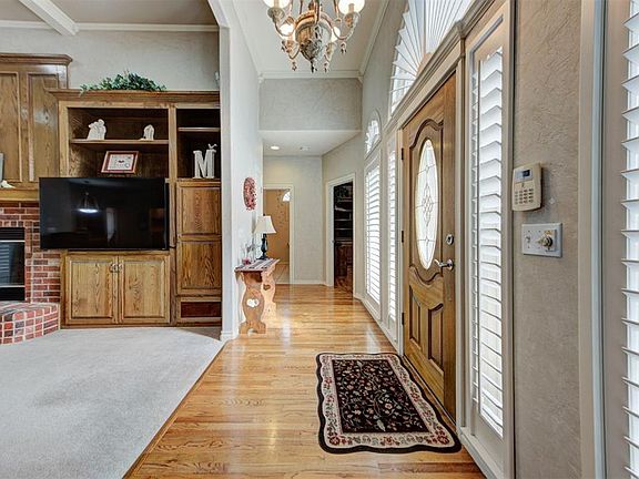 4th image of 10901 Wineview Dr