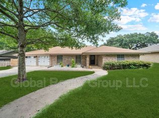 6015 Windhaven Dr, Windcrest, TX 78239