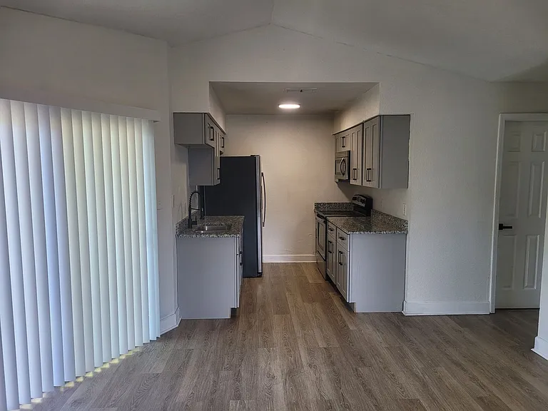 1236 Dovehill Dr — Photo 7