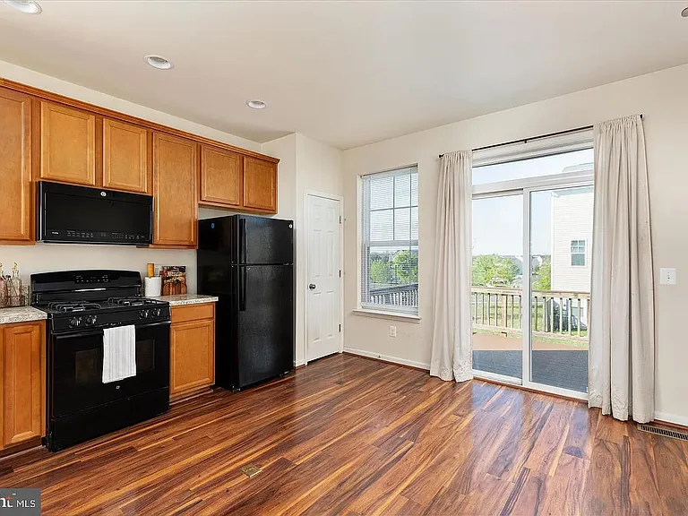 109 Splendor Garden Way — Photo 15