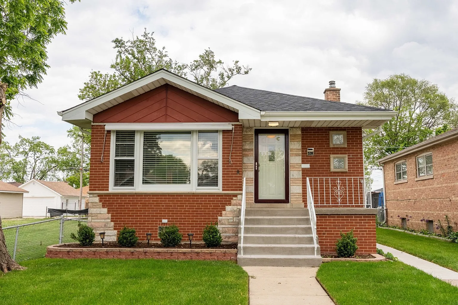 539 Linden Ave photo 1