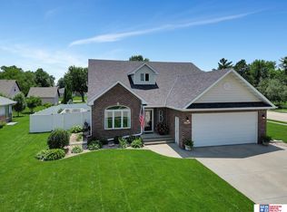 2601 Evergreen Cir, Beatrice, NE 68310