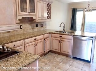 5657 Hillcrest Cir E #1, West Bloomfield, MI 48322