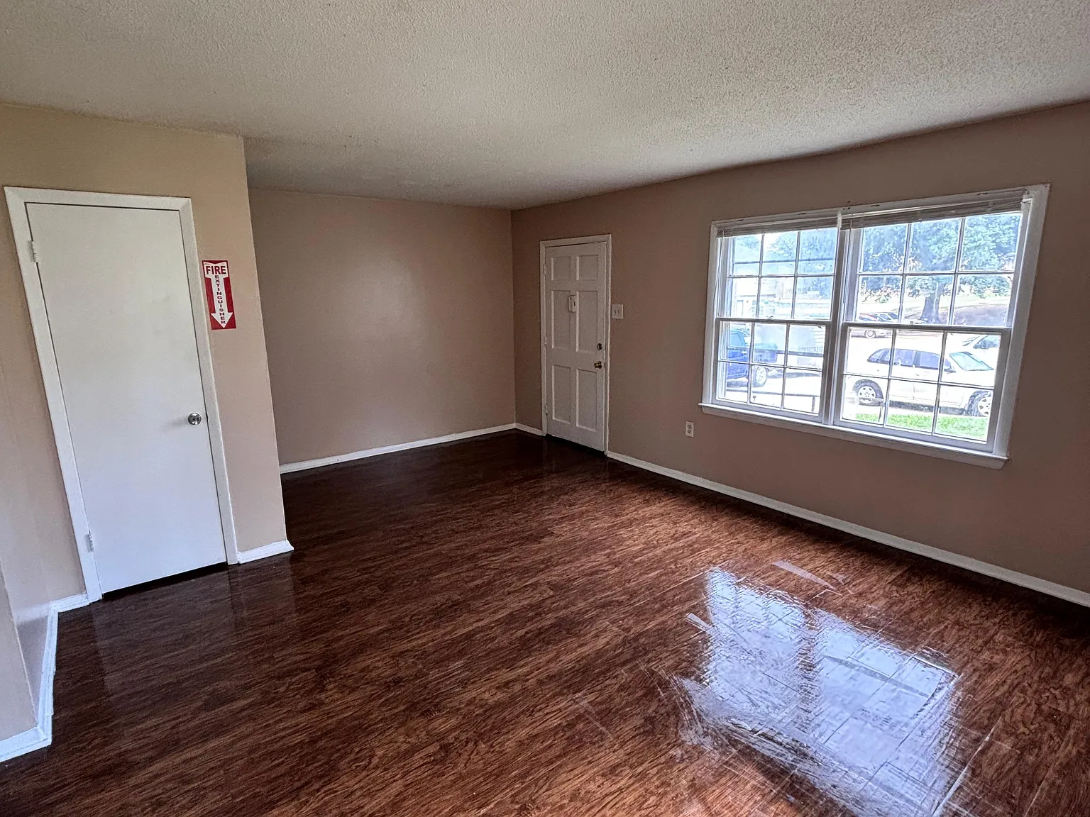 3 bed, 1.5 bath, $1,295 — Photo 2