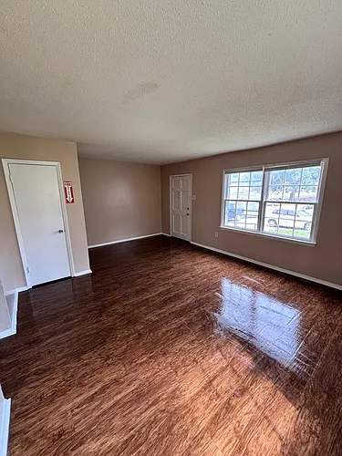6526 White Horse Rd Photo 1