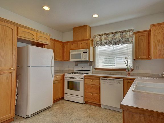 4th image of 1310 SW Windsor St Unit 77