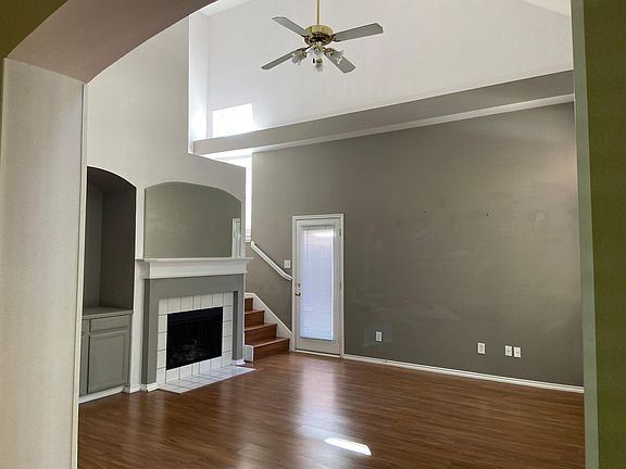 2nd image of 4016 Hedgerow Dr