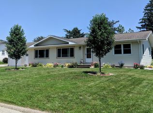 606 Fairlane St, Dysart, IA 52224