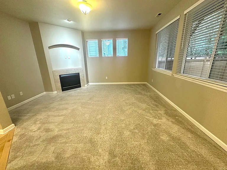 4315 Freemont St NE — Photo 12