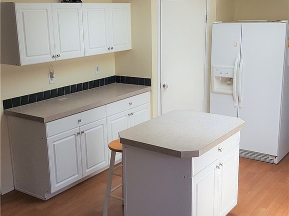 5th image of 320 W Goldsborough Dr