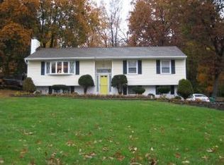 25 Edgehill Dr, Wappingers Fl, NY 12590
