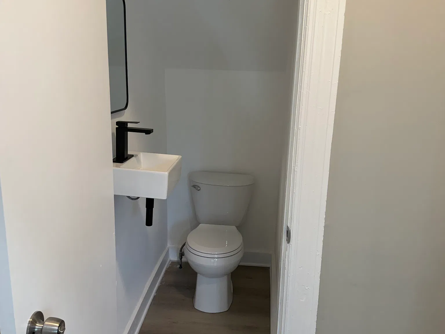 3 bed, 1.5 bath, 1000 sqft, $2,400 — Photo 2