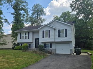 3 Stanford Ct, Walden, NY 12586
