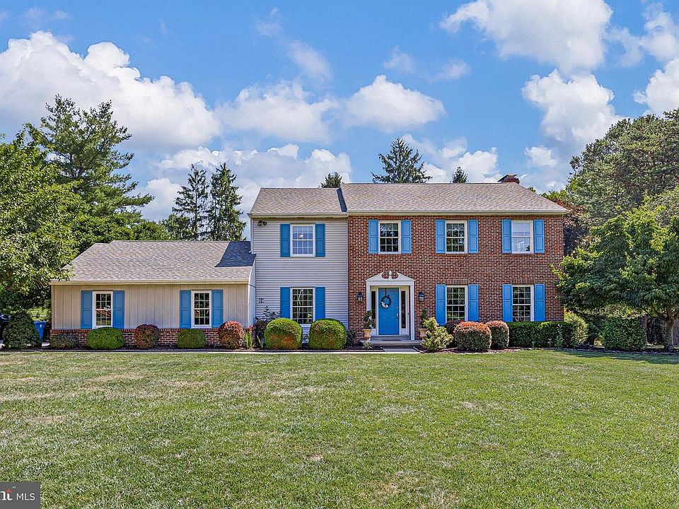 1st image of 62 Darien Rd