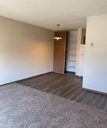5th image of 515 Abby Ln #16018794