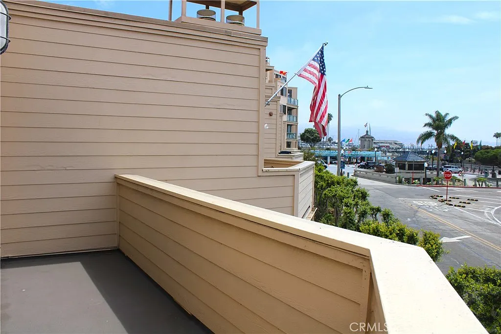 2 bed, 1923 sqft, $6,300 — Photo 4