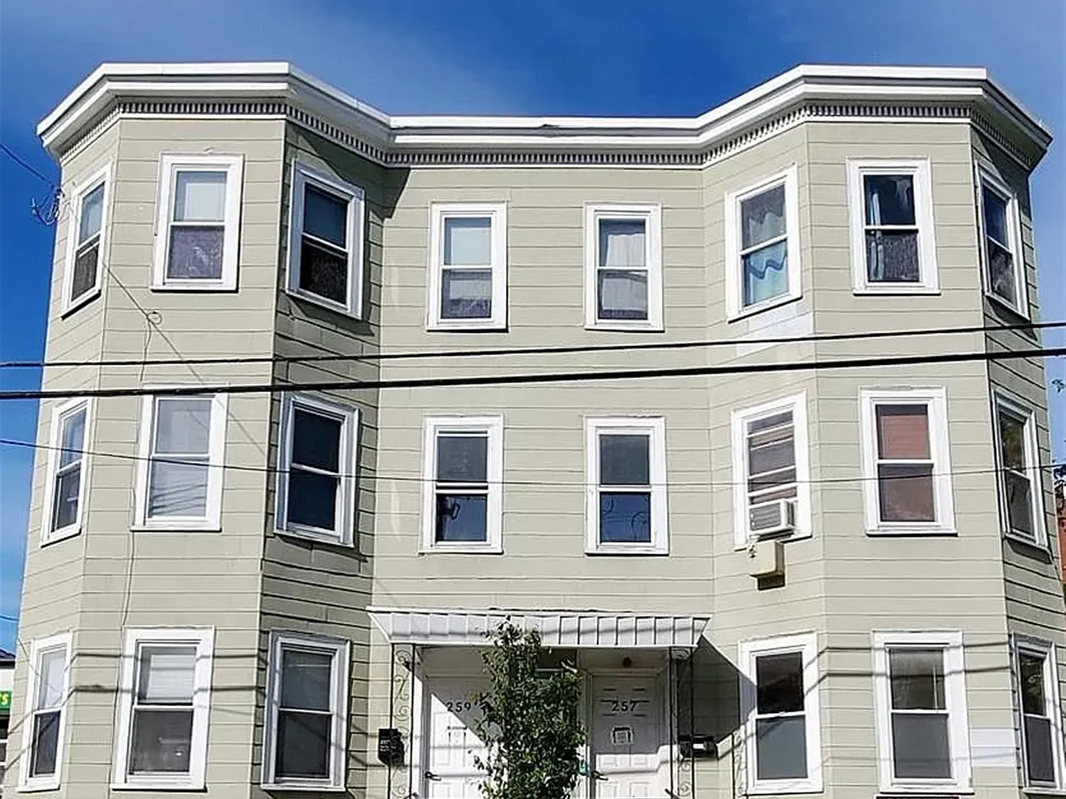 257 Beacon St — Photo 2