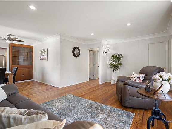 3rd image of 318 Douglass Ave