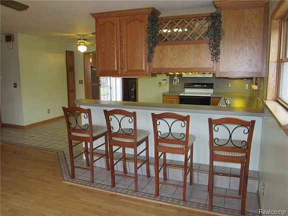 5th image of 26710 Clairview Dr