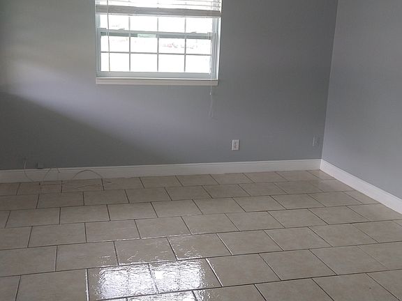 5th image of 6017 1st St NE