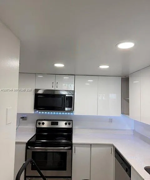 6960 Miami Gardens Dr #2-521 — Photo 1