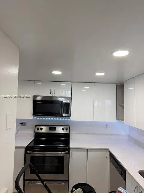 6960 Miami Gardens Dr #2-521