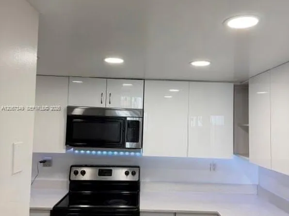 6960 Miami Gardens Dr APT 2-521, Hialeah, FL 33015