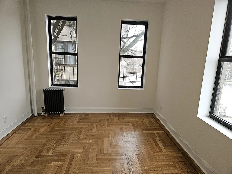 915 84th St #3P — Photo 8