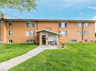 22011 River Oaks Dr APT A3, Rocky River, OH 44116
