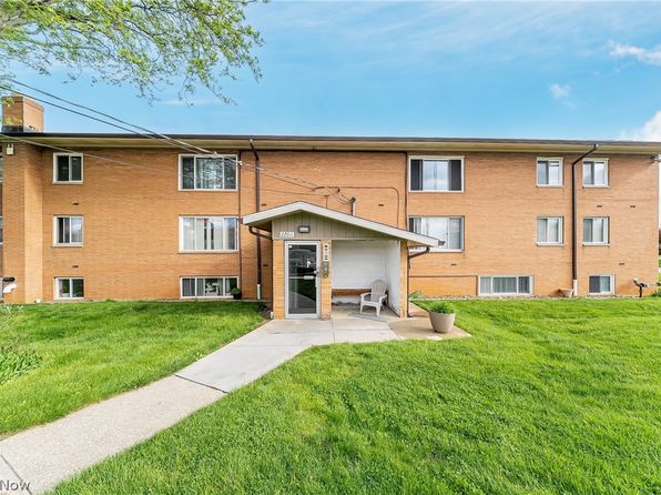 22011 River Oaks Dr APT A3, Rocky River, OH 44116
