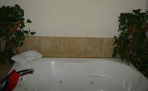 2nd image of 753 Lake Laurel Rd NE