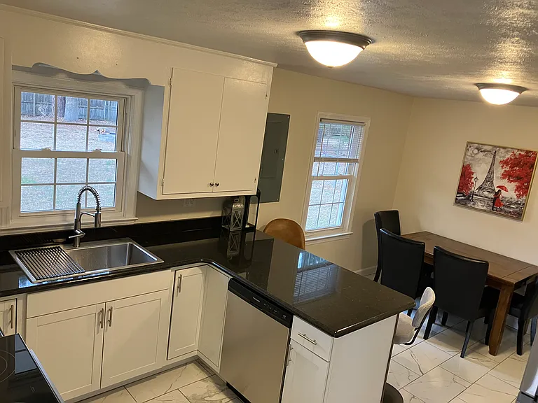 1516 Acacia Dr — Photo 2
