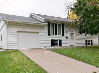 1106 Cheyenne Rd NW, Cedar Rapids, IA 52405