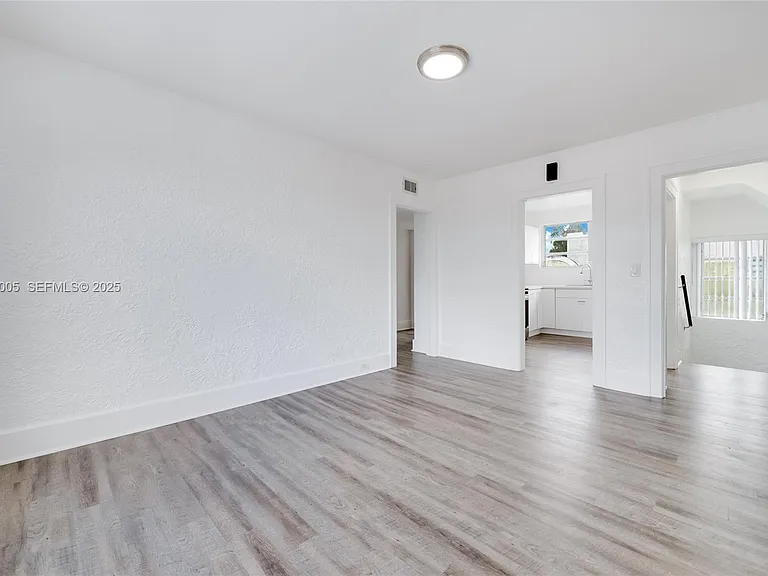 1736 SW 9th St #1738 — Photo 12