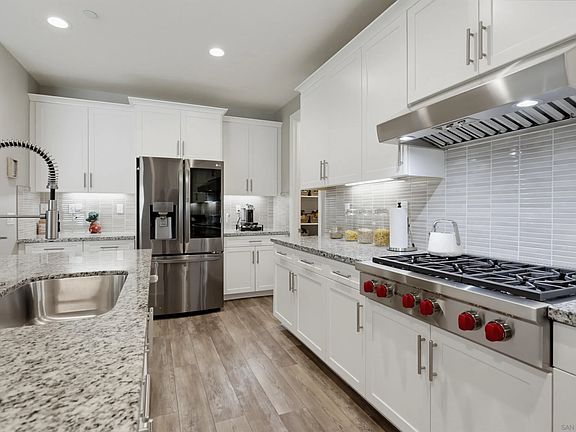 4th image of 893 Woodhaven Rd