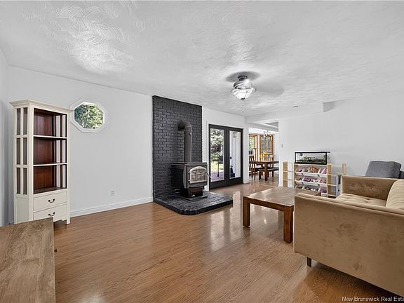 4th image of 27 Cedar Ridge Dr