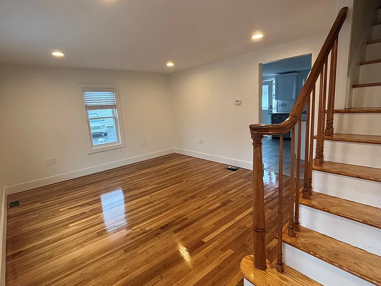 10 Manuel Ave — Photo 5