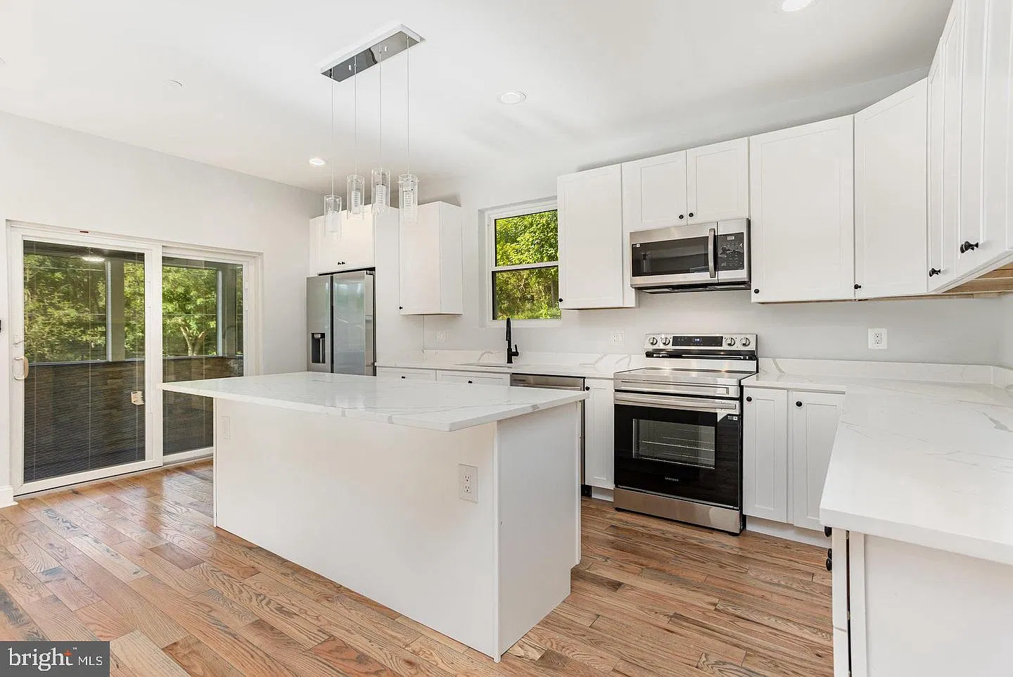 4 bed, 3.5 bath, 2852 sqft, $4,000 — Photo 1