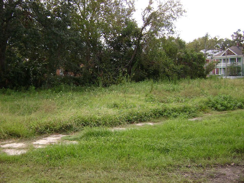 2nd image of 414 E 9th St