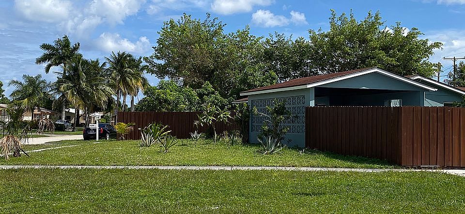 1st image of 260 NW 38th Pl