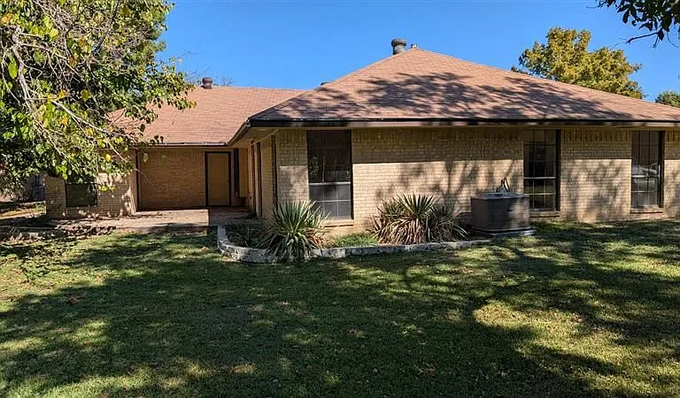 1713 Arlington Cir — Photo 1