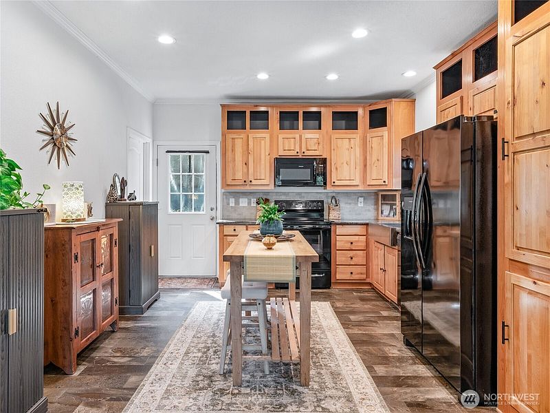 5th image of 181 W Maude Street