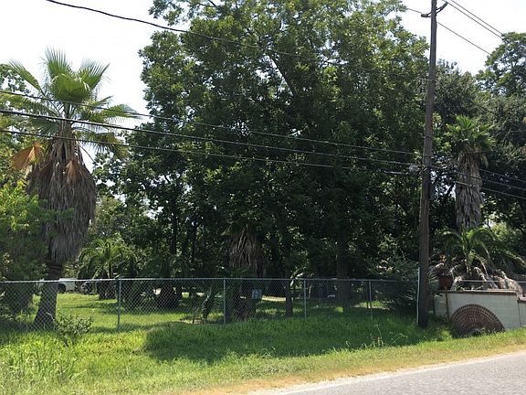 3rd image of 9806 Deer Trail Dr
